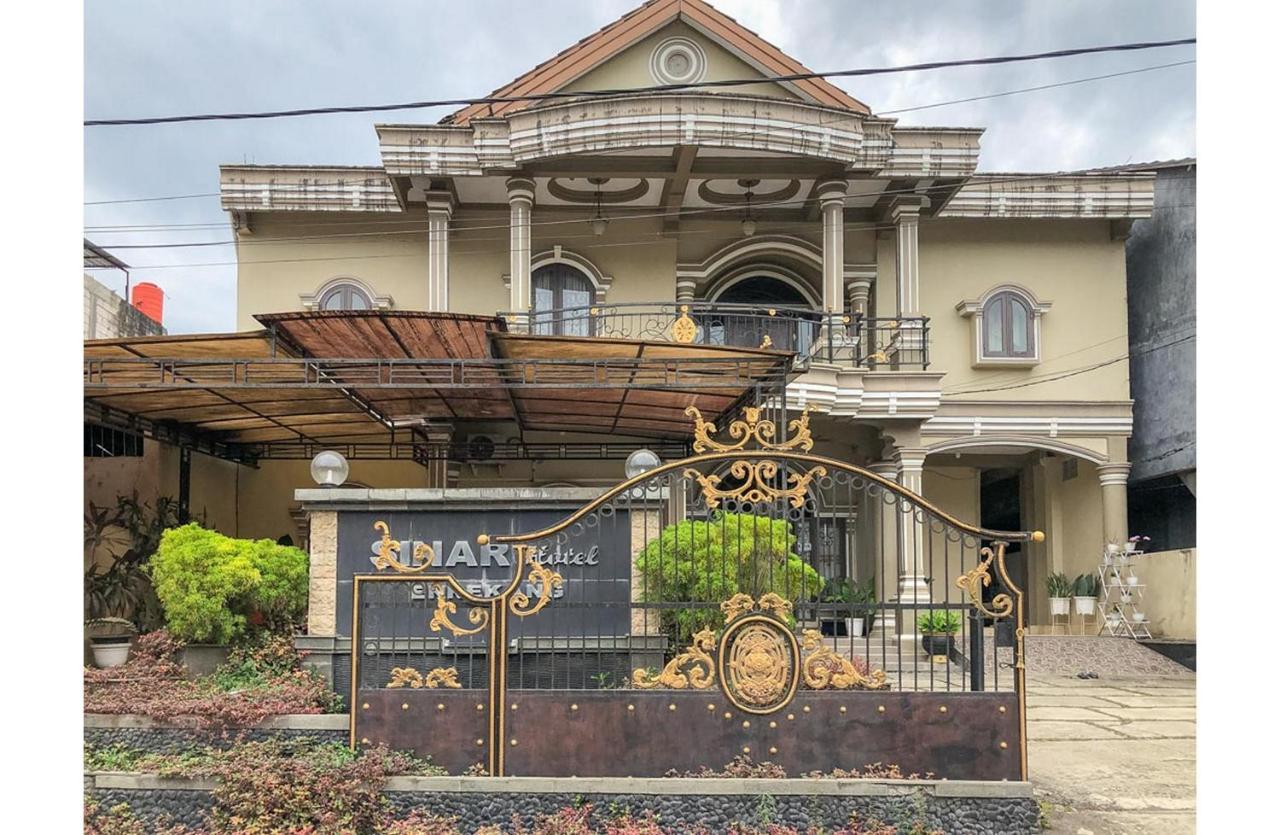Sinar Hotel Enrekang Экстерьер фото